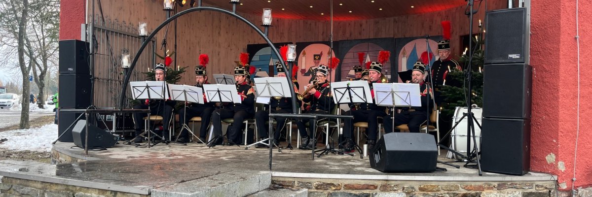 Performance of the mountain band for the candle arch festival