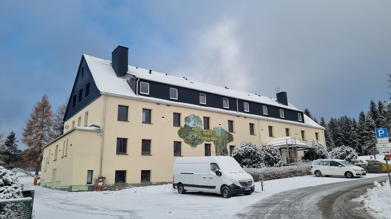 Vorderansicht des Hotel Erlebnis Wald