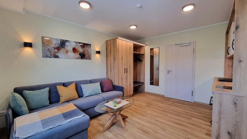 Wohnbereich in einem der Apartments