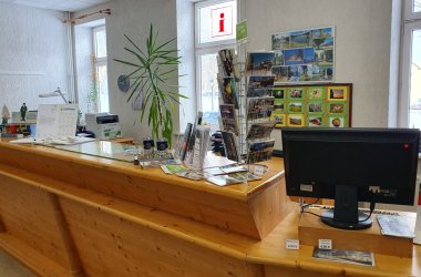 Here you can see the front part of the consultation counter.