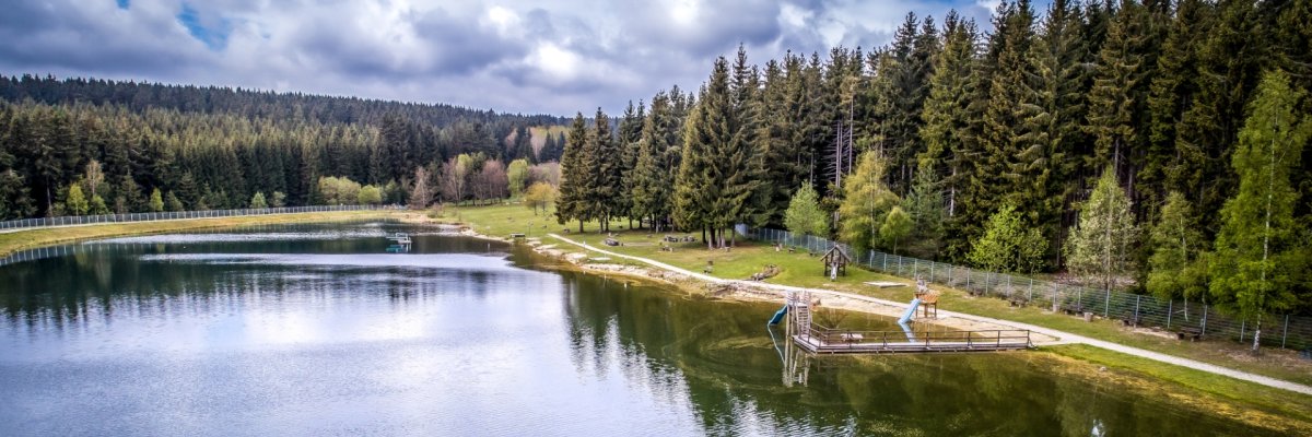 Hier ist das Freibad zusehen