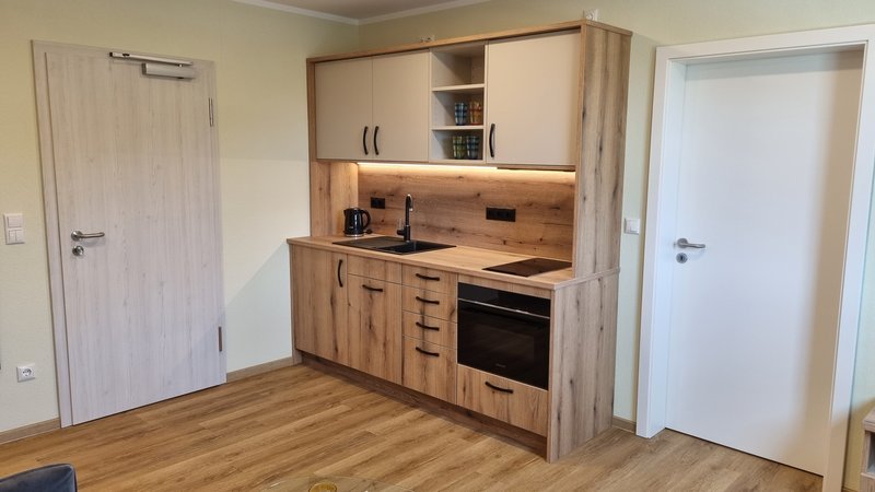 Küchenzeile in einem der Apartments